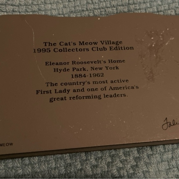Vintage 1995 CAT'S MEOW ELEANOR ROOSEVELT'S HOME WOOD CUT SHELF SITTER - Picture 3 of 6